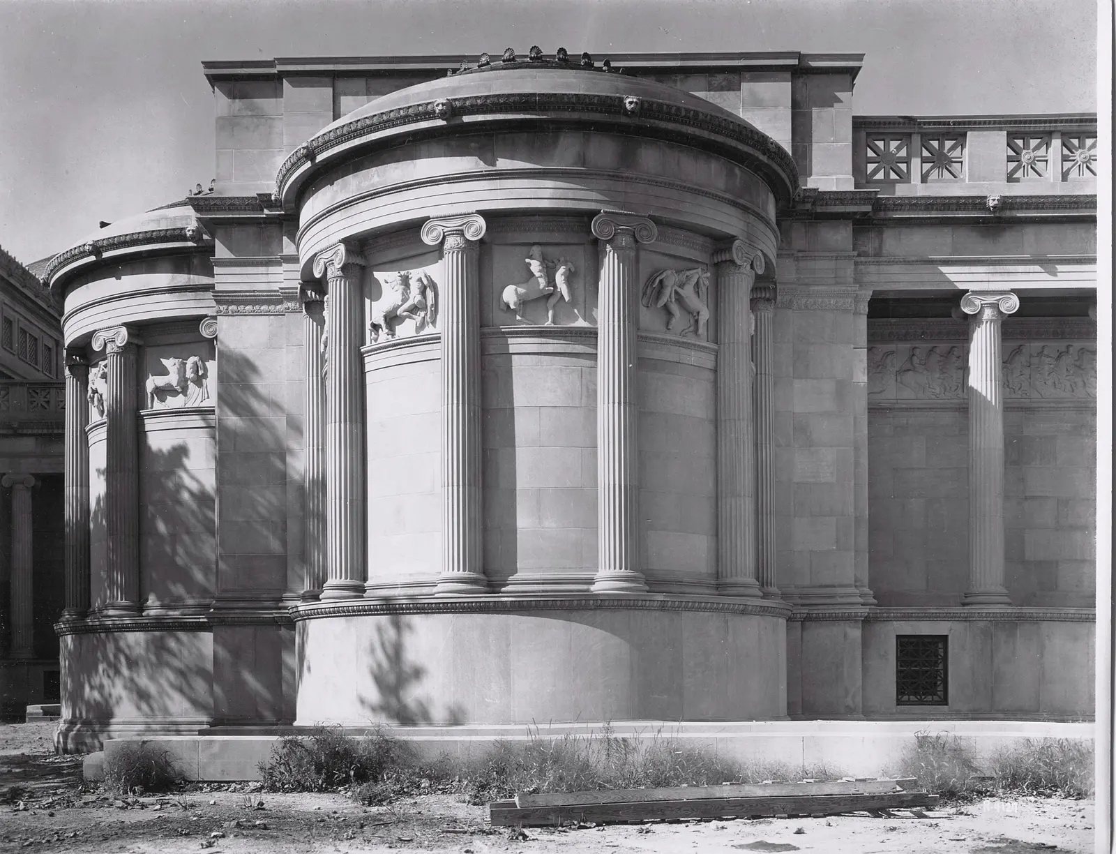 Installed reliefs and colonnade