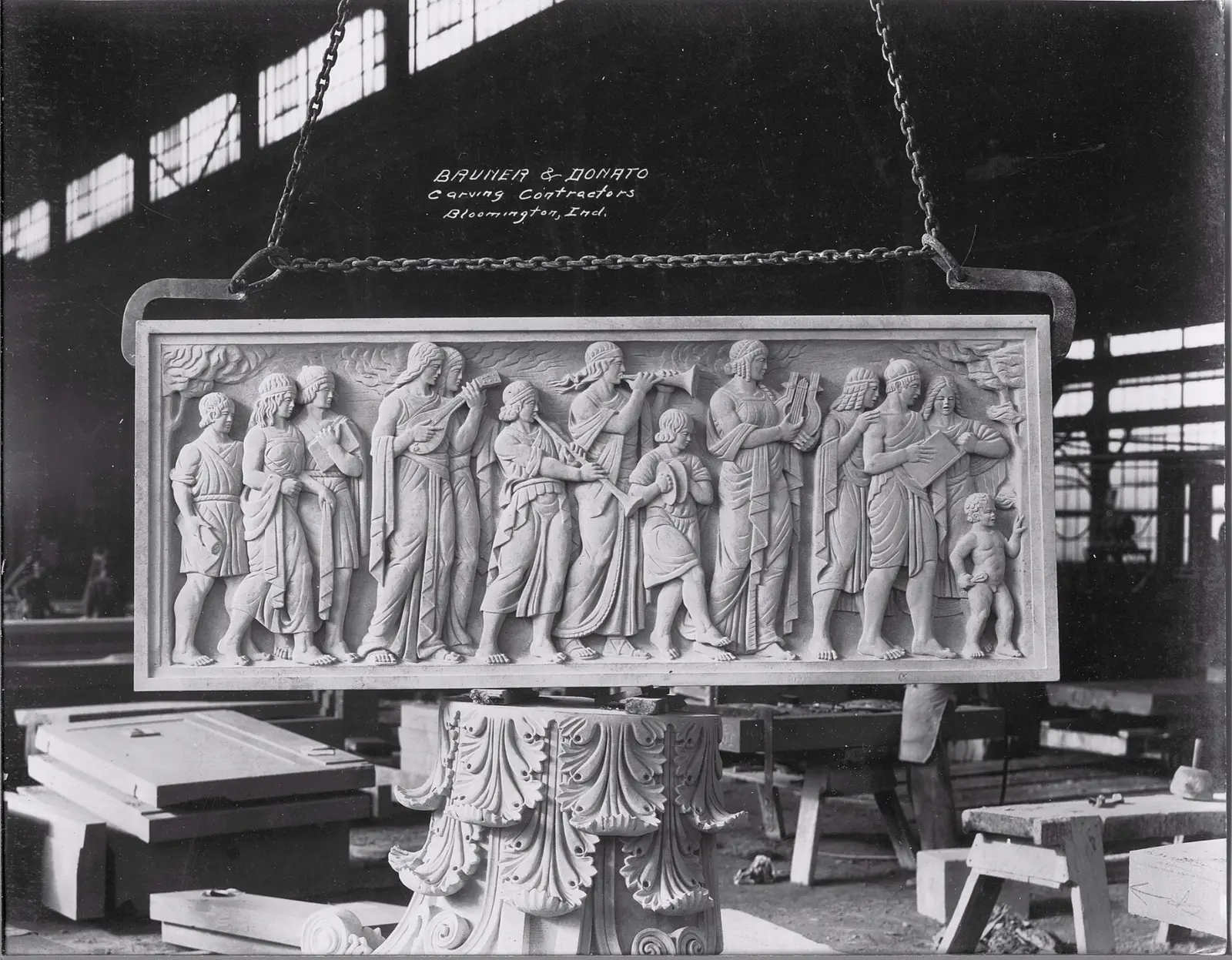 Narrative relief suspended in the shop
