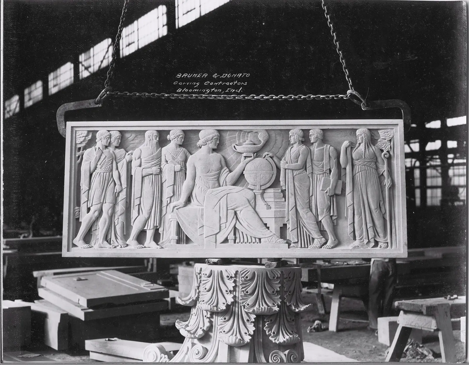 Narrative relief suspended in the shop